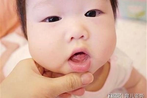 宝宝几岁开始换牙