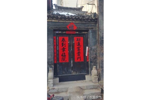 大门对联怎么贴