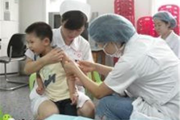 大人打针哭了