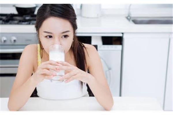 早上喝牛奶拉肚子
