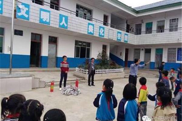 学校消防演练简报