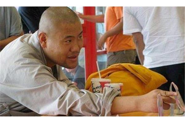 花花世界的和尚们