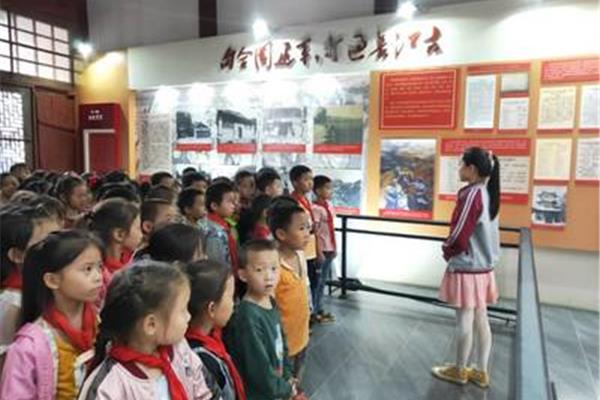 开展红色教育