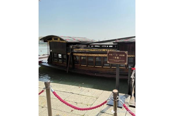 红船从南湖起航