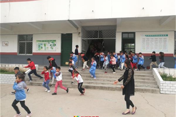 学校消防演练简报