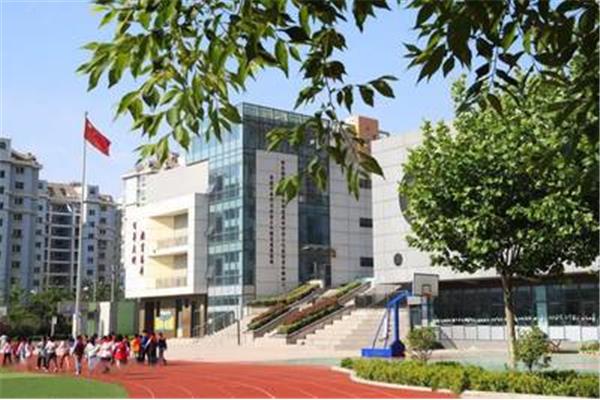 青岛市实验小学