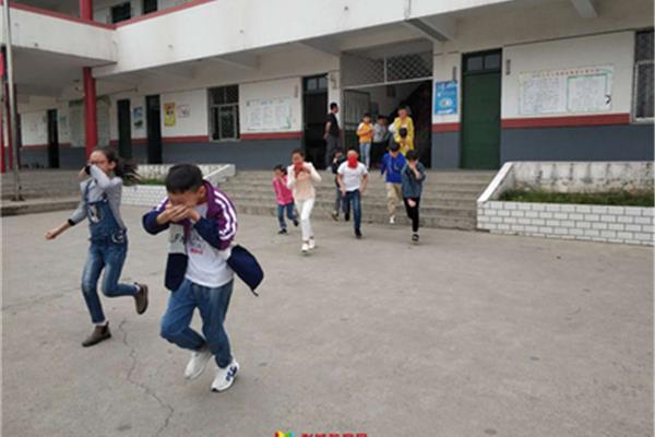 学校消防演练简报