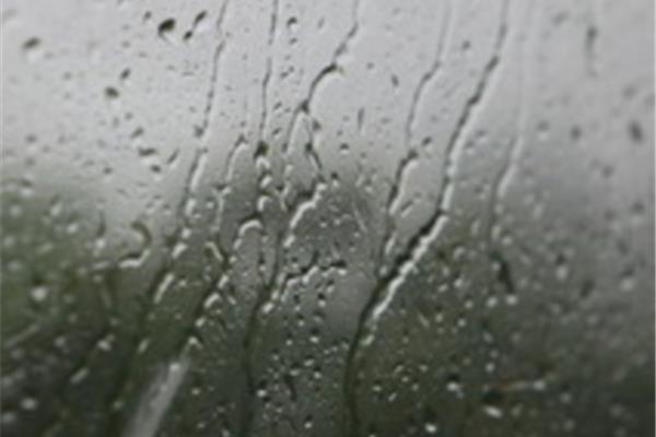 描写下雨天的句子
