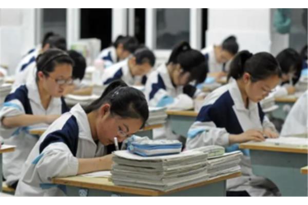 高中一般几点放学