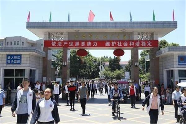 高中一般几点放学