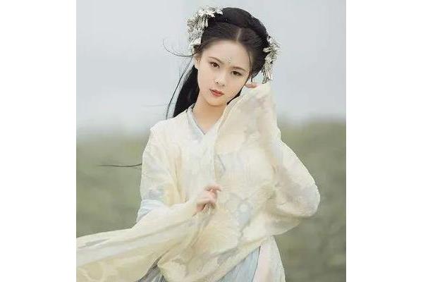 夸赞美女的句子