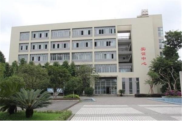 成都现代职业学校