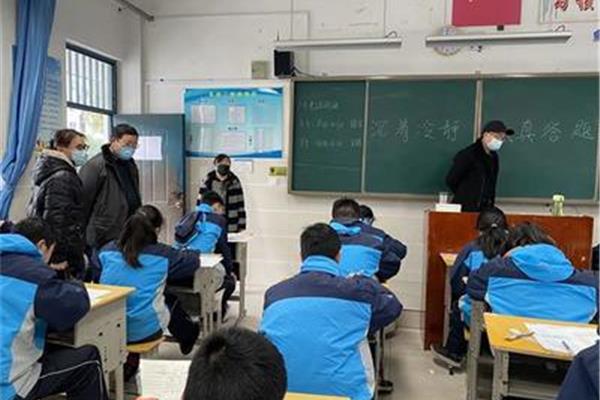 学校工作人员