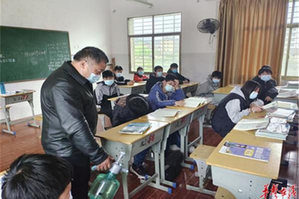 学校工作人员
