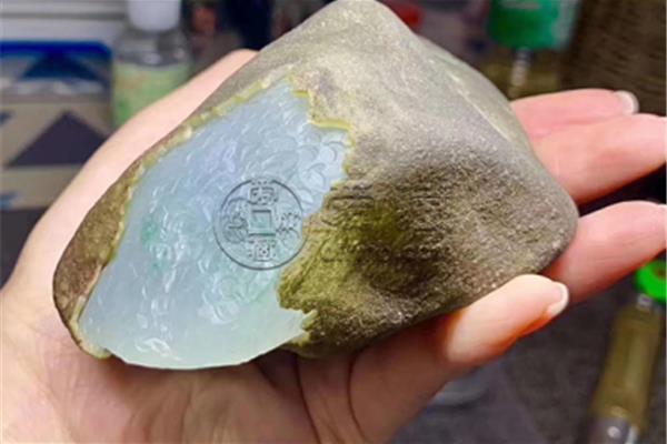 去哪鉴定翡翠