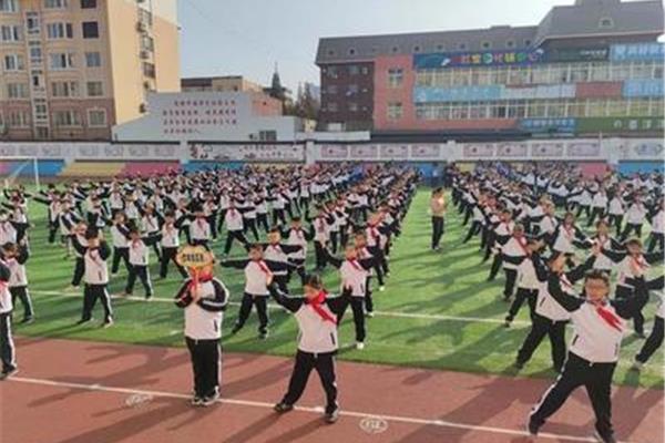 黄浦江路小学