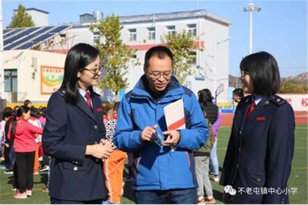 学校工作人员