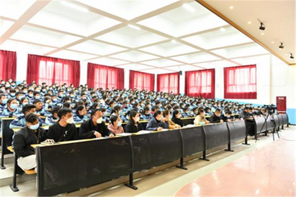 学校工作人员