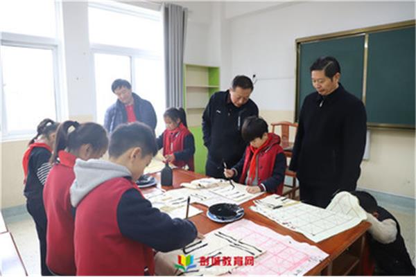 学校工作人员