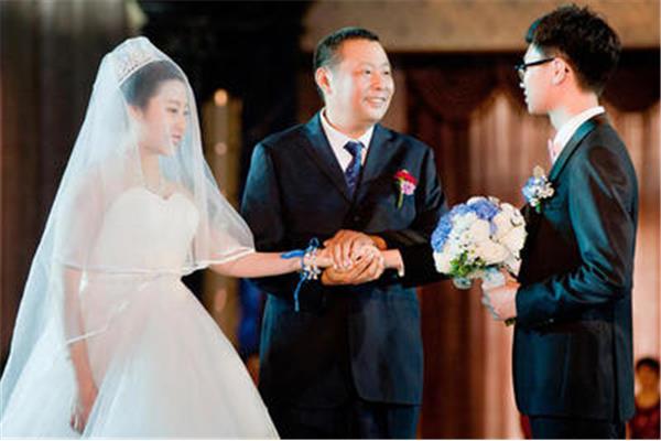 女儿婚礼父亲讲话