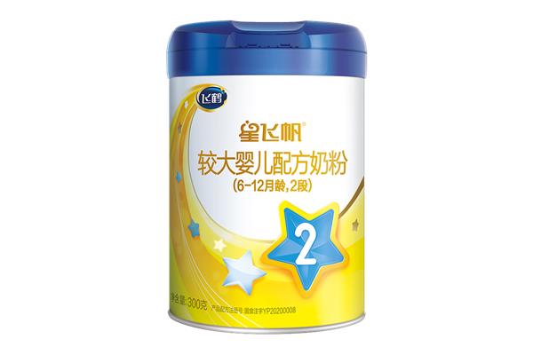 婴儿喝奶粉
