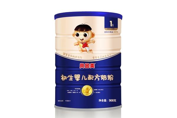 婴儿喝奶粉
