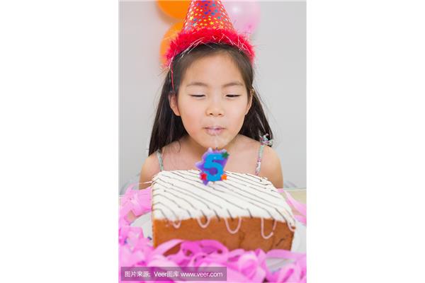 小女孩生日蛋糕