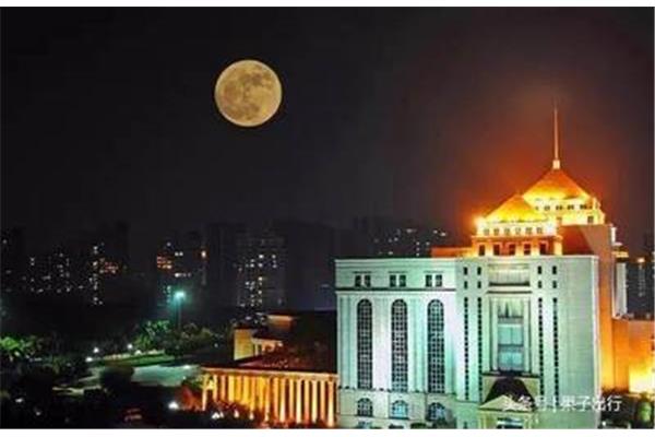 清风拂面中秋夜