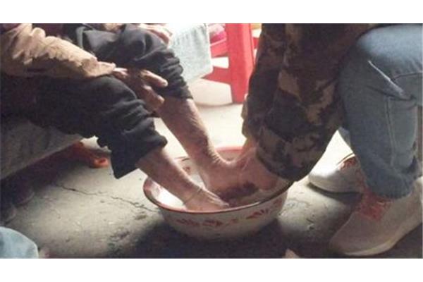 酒后能泡脚吗