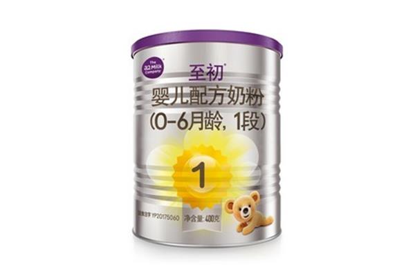 婴儿喝奶粉