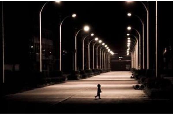 一个人走夜路