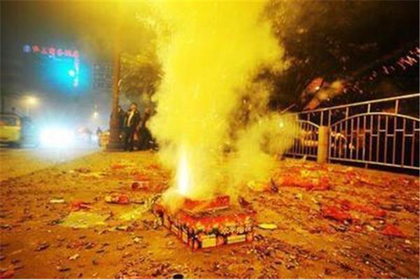 燃放烟花爆竹