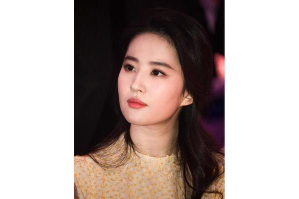 鹅蛋脸美女