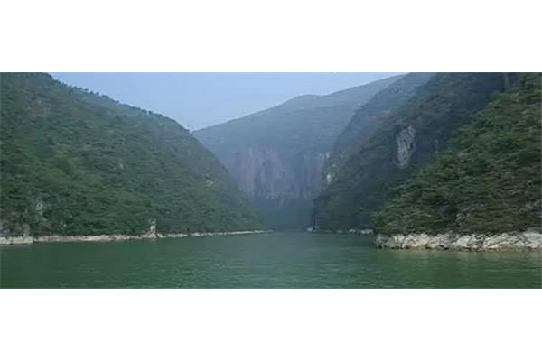自三峡七百里中