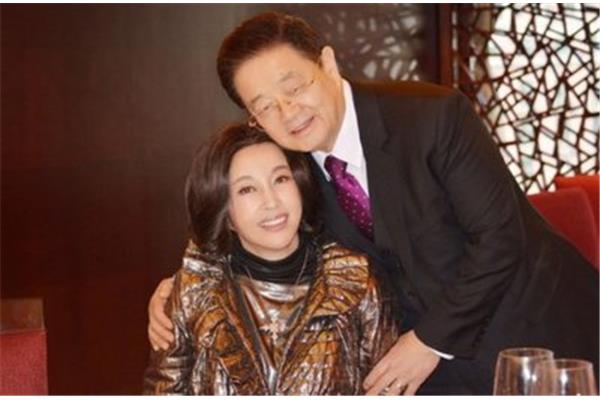 美女露出奶奶