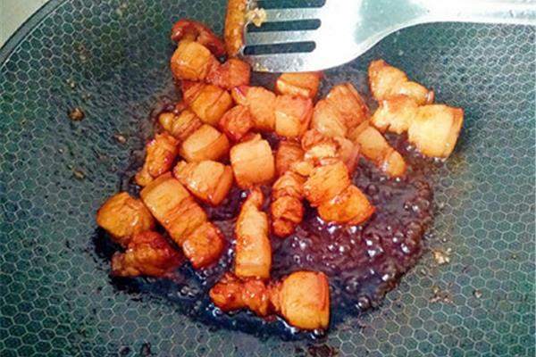 土豆焖五花肉