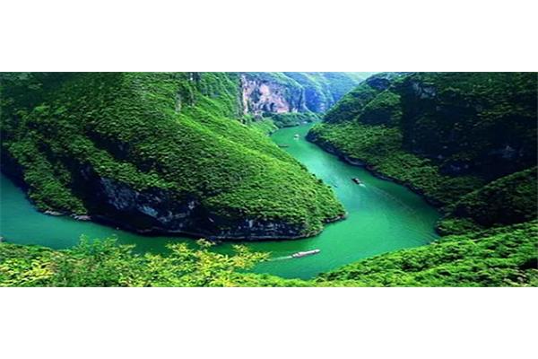 自三峡七百里中