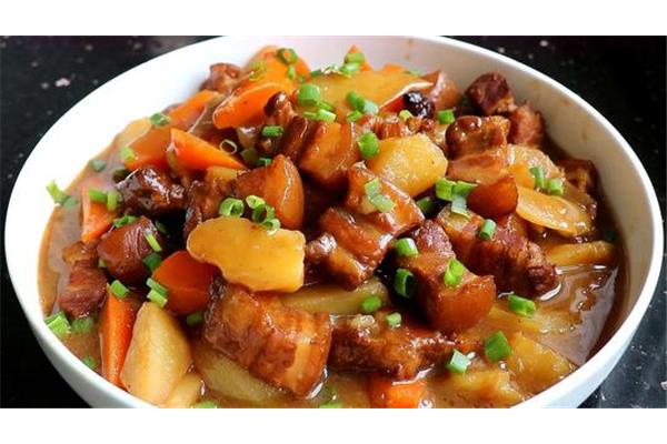 土豆焖五花肉