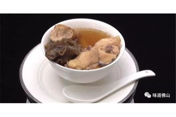 鲍鱼炖鸡汤