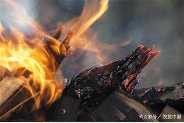 火上浇油英语
