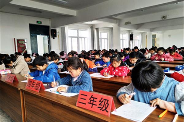 三年级小学生