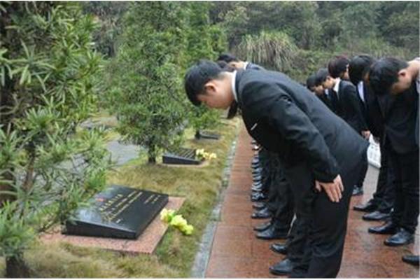 烈士陵园扫墓