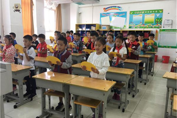 三年级小学生