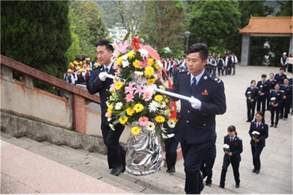 烈士陵园扫墓