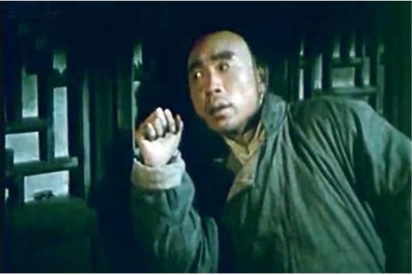 暴风中的雄鹰