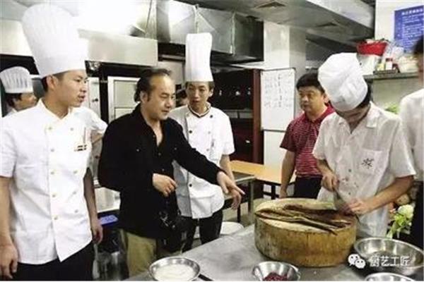 半吊子是什么意思