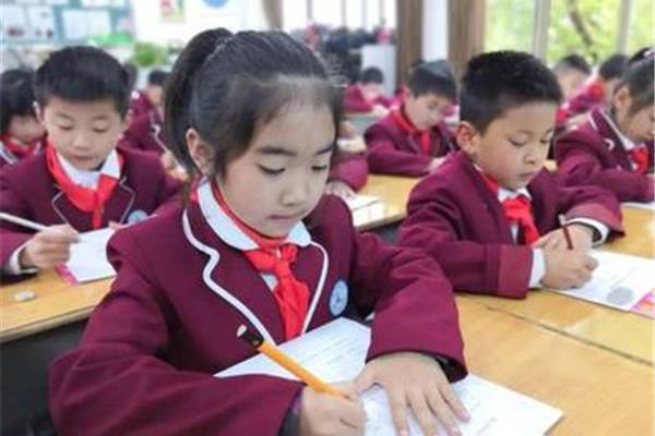 三年级小学生