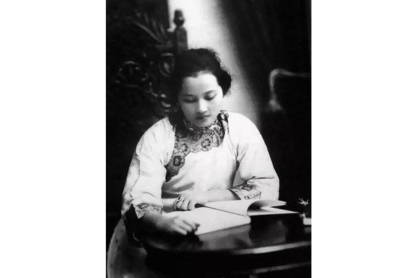 宋庆龄先生