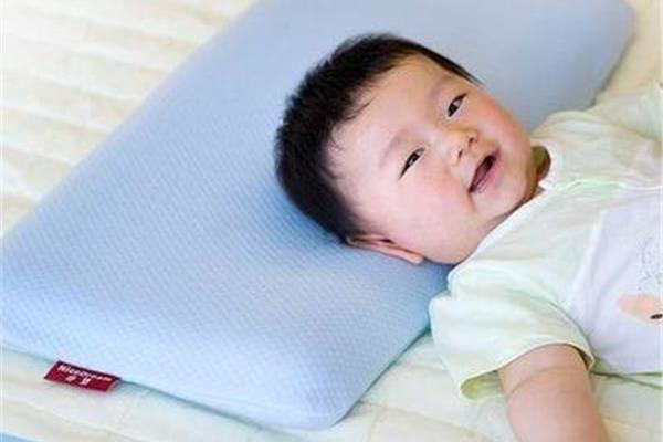 新生儿要睡枕头吗
