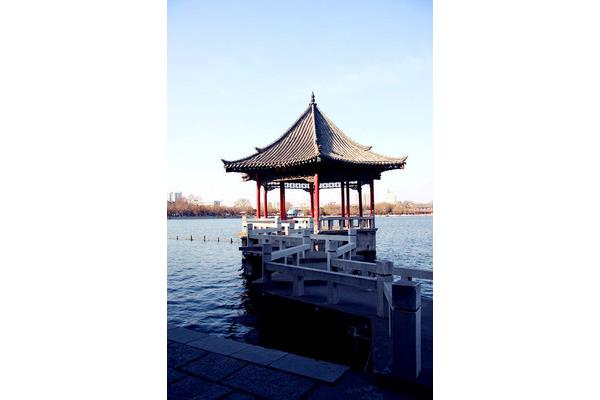 大明湖畔的